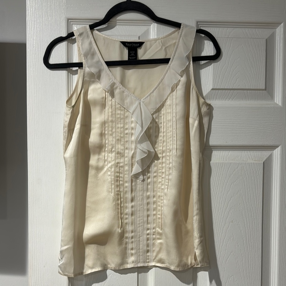 White House  black market Cream Ruffled Blouse with Flowing Silhouette  size xs